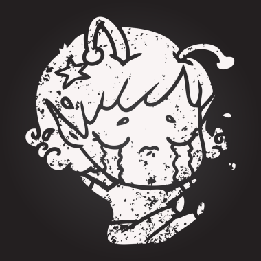 Tahta tebeşir karikatür ağlayan uzaylı kız bir insan tarafından çizilmiş.