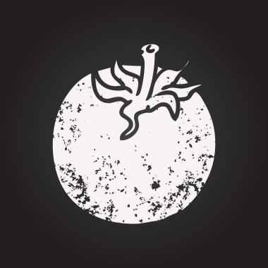 Bir insan tarafından çizilmiş taze bir domatesin karatahta çizimi