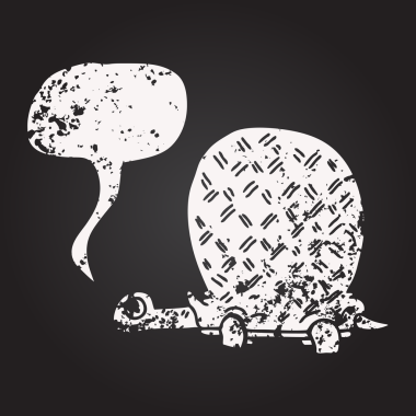 Tahta tebeşir serbest konuşma balonu karikatür kaplumbağası bir insan tarafından çizildi