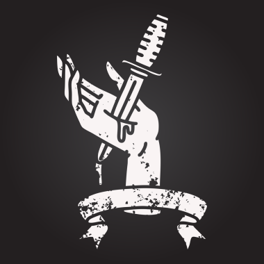 Karatahta tebeşirle geleneksel siyah çizgi dövmesi. Bir insan tarafından çizilmiş bir hançer pankartıyla.