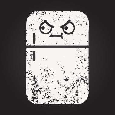 Karatahta tebeşirle bir insan tarafından çizilmiş buzdolabının karikatürünü çiziyor.