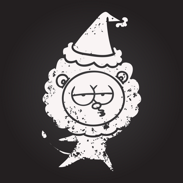 Karatahta tebeşirle çizilmiş bir insan tarafından çizilmiş Noel Baba şapkası takan sıkılmış bir aslan resmi.