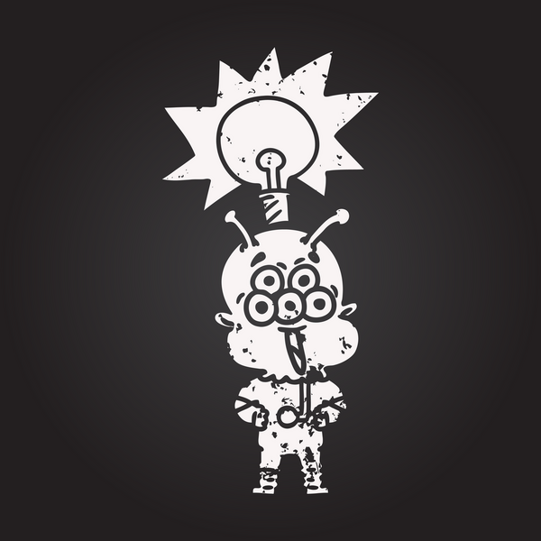 Karatahta tebeşirle çizilmiş mutlu uzaylı çizgi filmi bir insan tarafından çizilmiş