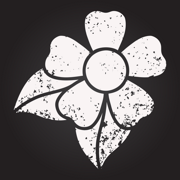 Kara tahta tebeşir dövmesi bir insan tarafından çizilmiş bir çiçeğin siyah stili.