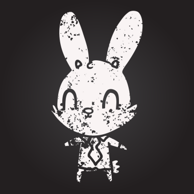 Karatahta tebeşir, tişörtlü şirin tavşan ve bir insan tarafından çizilmiş kravat.