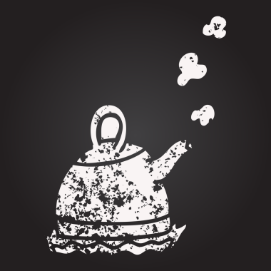 Karatahta tebeşiri bir insan tarafından çizilmiş ocak üzerine çizgi film çaydanlığı.