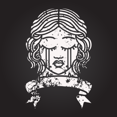 Karatahta tebeşirle geleneksel siyah çizgi dövmesi ve bir insan tarafından çizilmiş kadın yüzü dövmesi.