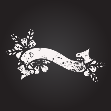 Kara tahta tebeşir dövmesi siyah bir pankart ve bir insan tarafından çizilmiş çiçekler.