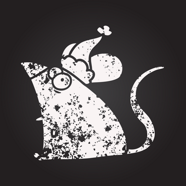 Karatahta tebeşirle çizilmiş, korkmuş bir fare, Noel Baba şapkası giymiş bir insan tarafından çizilmiş.