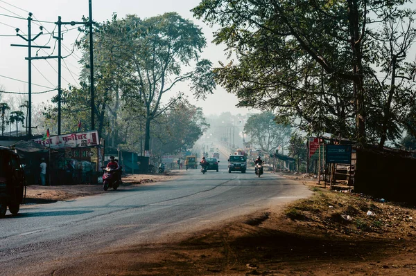 Stadsweg Een Mistige Mistige Ochtend Concentreer Voorgrond Naisarai Ramgarh Jharkhand — Stockfoto