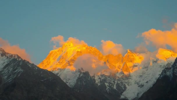 Glühender Berg Sonnenuntergang Schöne Natur Landschaft Hintergrund — Stockvideo