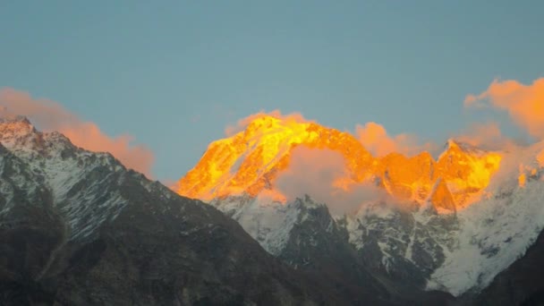 Glühender Berg Sonnenuntergang Schöne Natur Landschaft Hintergrund — Stockvideo