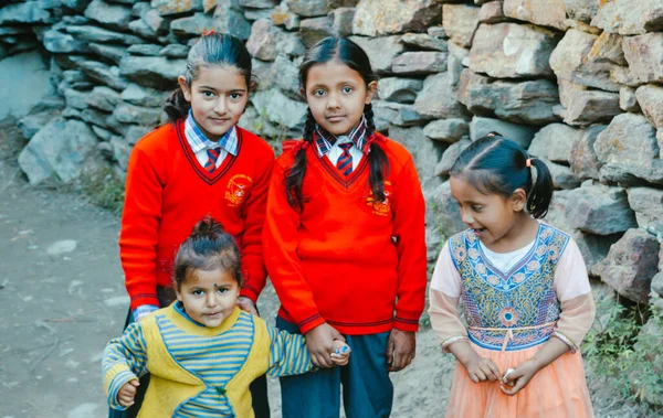 Школьницы Позируют Перед Камерой Химачал Прадеш Индия Южная Азия Декабря — стоковое фото