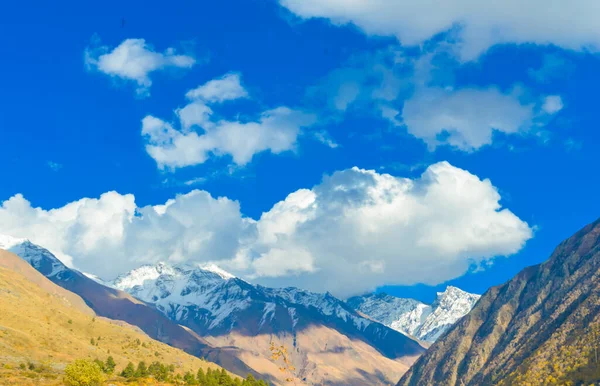 Himalaia Mountain Valley Pôr Sol Luz Solar Contra Céu Azul — Fotografia de Stock