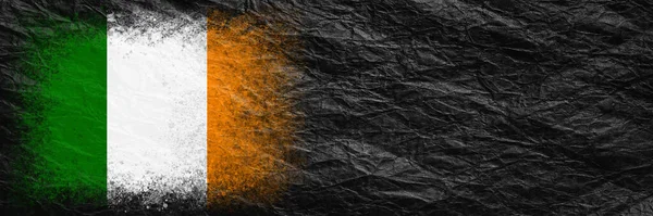 Rlanda Bayrağı Bayrak Siyah Buruşuk Kağıda Boyanmıştır Kağıt Arkaplan Uzayı — Stok fotoğraf
