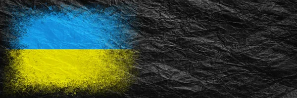 Bandiera Dell Ucraina Bandiera Dipinta Carta Sgualcita Nera Contesto Cartaceo — Foto Stock