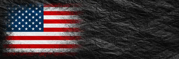 Bandera Usa Bandera Está Pintada Sobre Papel Arrugado Negro Fondo —  Fotos de Stock