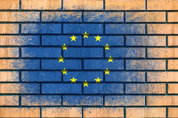 欧洲联盟的旗帜 挂在砖墙上的国旗 砖头背景 有结构的创作背景 — 图库照片