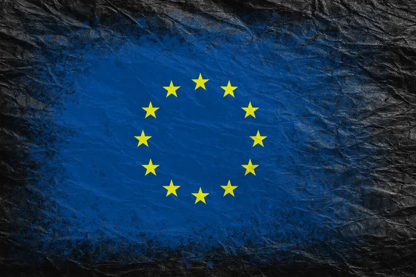 欧洲联盟的旗帜 旗子涂在黑色皱纹纸上 纸张背景 有结构的创作背景 — 图库照片