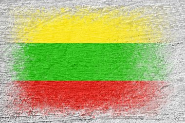 Litvanya bayrağı. Çimento duvarına bayrak boyanmış. Çimento arka planı. Sıvalı yüzey. Yapılandırılmış yaratıcı arkaplan