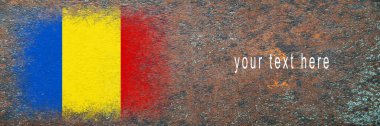 Romanya bayrağı. Paslı yüzeyde bayrak resmi. Paslı arka plan. Uzayı kopyala Yapılandırılmış yaratıcı arkaplan