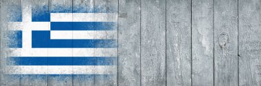 Yunanistan bayrağı. Bayrak gri tahta bir yüzeye boyanmıştır. Ahşap arka plan. Hollywood yüzeyi. Uzayı kopyala Yapılandırılmış yaratıcı arkaplan