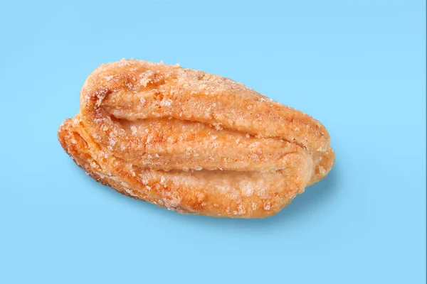 Μπισκότα Απομονωμένα Στο Μπλε Μπισκότα Πασπαλισμένα Ζάχαρη Τραγανά Φρέσκα Ψημένα — Φωτογραφία Αρχείου