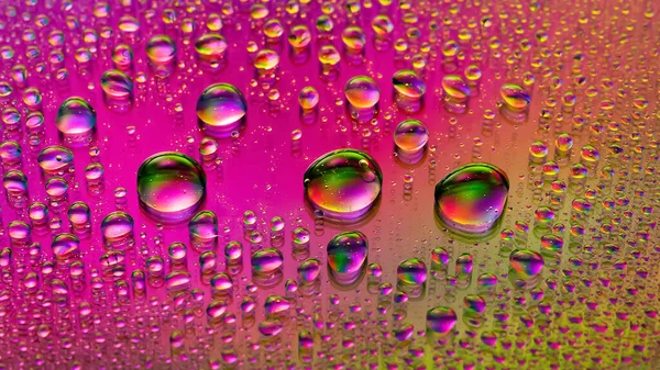 点滴的水摘要湿背景着色宏观质感的下降 彩虹梯度 高度纹理的图像 地面的浅水区 有选择的软重点 — 图库照片