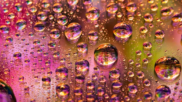 Wassertropfen Abstrakter Hintergrund Farbige Makrotextur Viele Tropfen Regenbogen Nassgefälle Schwer — Stockfoto