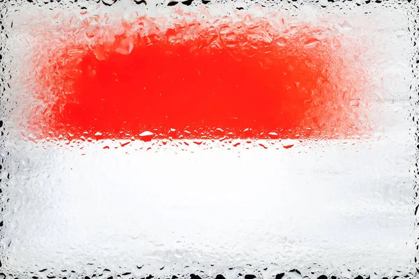 摩纳哥国旗 摩纳哥国旗背景上的水滴 挂满雨滴的国旗 洒在玻璃上摘要背景 — 图库照片