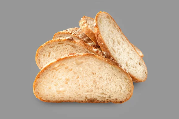 切好的面包在灰色背景下分离的面包片 健康饮食概念 — 图库照片