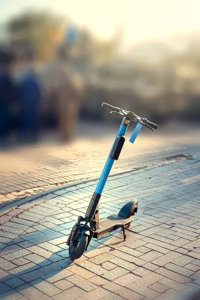 Electric Scooter Electric Scooter Evening Street Blurred Background — Stock Photo, Image