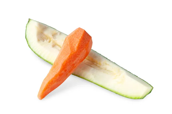新鲜蔬菜 切碎的苏其尼和胡萝卜 从白色背景分离出来的蔬菜 — 图库照片
