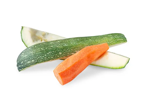 新鲜的西葫芦和胡萝卜 切碎的蔬菜 被白色背景隔离的蔬菜 新鲜食品 — 图库照片