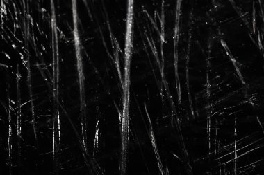 Soyut arkaplan. Polietilen parlatıcı. Parlayan damlalar. Siyaha sentetik parlaklık. Seçici odak