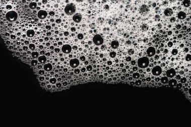 Köpük dokusu. Köpük köpüğü. Islak, koyu arkaplanda sabun köpüğü.