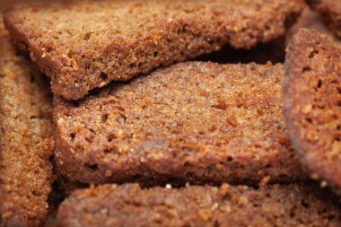 Yakın plan kızarmış ekmek kırıntıları. Seçici yumuşak odak