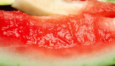 Karpuz kabukları. Kesik bir karpuz kabuğu kadar yakın plan. Seçici yumuşak odak