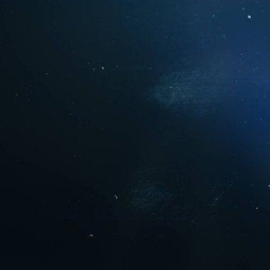 Karanlık, soyut bir arkaplan. TV ekranında toz ve çizikler var. Boşluğu kopyala