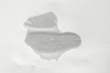 Kağıt üzerinde ıslak bir nokta. Boş ıslak kağıtlar. Hasarlı kağıdın soyut dokusu