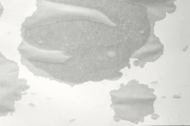 Kağıt üzerinde ıslak bir nokta. Islak ofis kağıdı. Boş ıslak kağıtlar. Soyut doku