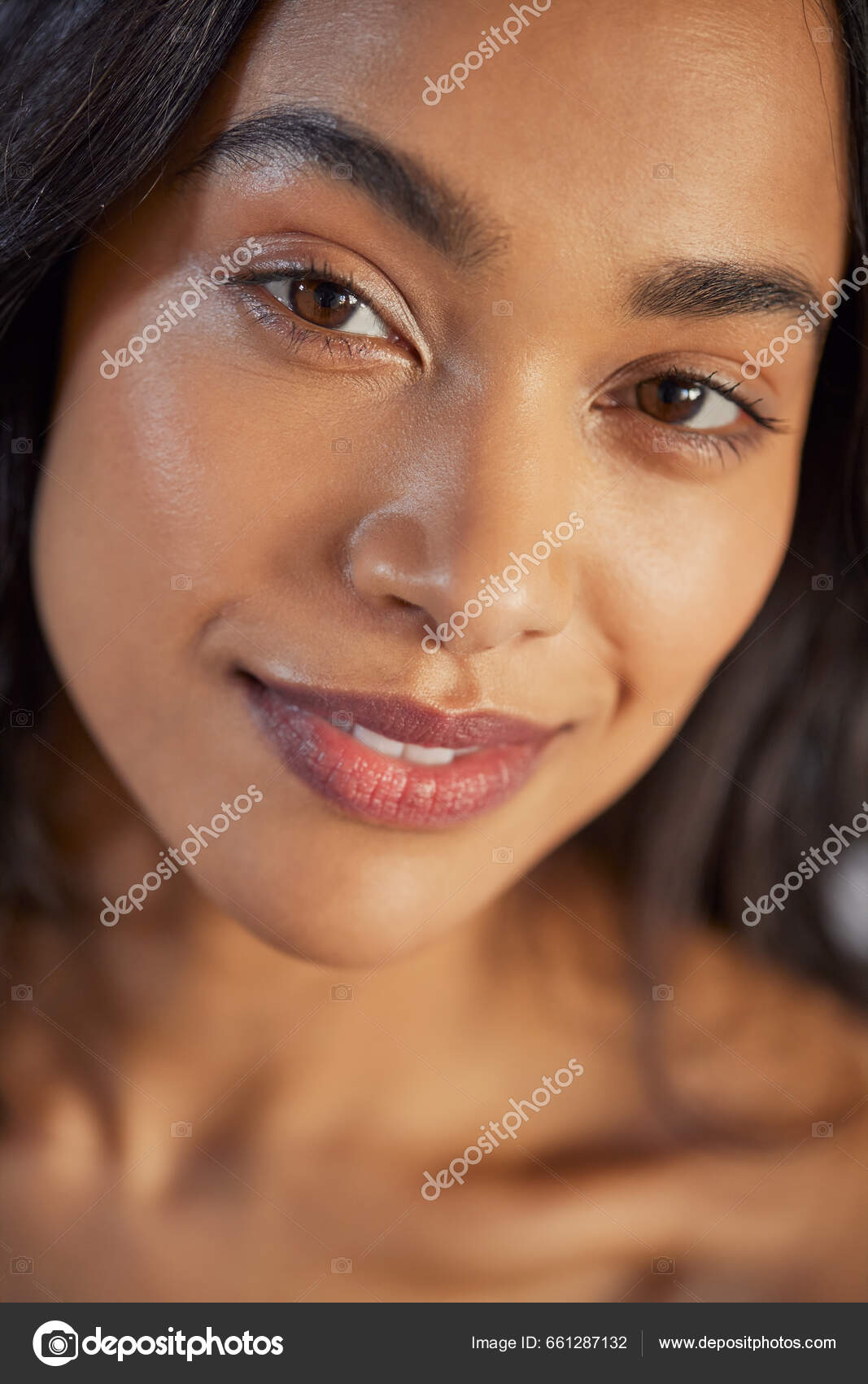 Detail Beautiful Young Mexican Woman Healthy Skin Looking Camera Latin  Stock Photo by ©ridofranz 661287132