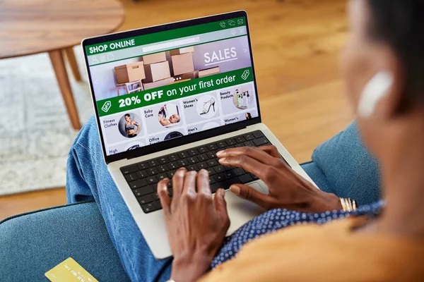 Hands Black Woman Using Laptop Online Shopping While Sitting Couch — Stock Photo, Image