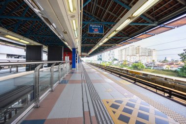 Kuala Lumpur, Malezya - 21 Ağustos 2022: KL 'de bulunan boş MRT istasyonu Asia Jaya. Malezya başkentinde toplu taşıma platformu. Hızlı KL sistemi tüm şehre yayılıyor