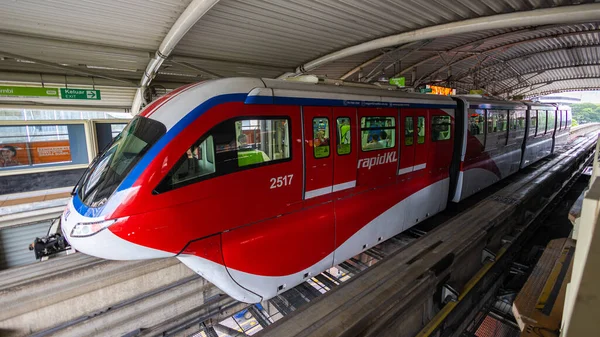 Kuala Lumpur Malajsie Srpna 2022 Vlak Monorail Nástupišti Vlakového Nádraží — Stock fotografie