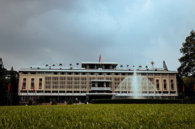 Ho Chi Minh Şehri, Vietnam - 07 Kasım 2022 Saigon 'daki Su Çeşmeli Bağımsızlık Sarayı. Vietnam Cumhurbaşkanının işyeri olan Birleşme Kongresi Salonu olarak da bilinir..