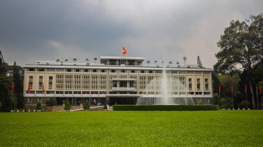 Ho Chi Minh Şehri, Vietnam - 07 Kasım 2022 Saigon 'daki Su Çeşmeli Bağımsızlık Sarayı. Vietnam Cumhurbaşkanının işyeri olan Birleşme Kongresi Salonu olarak da bilinir..