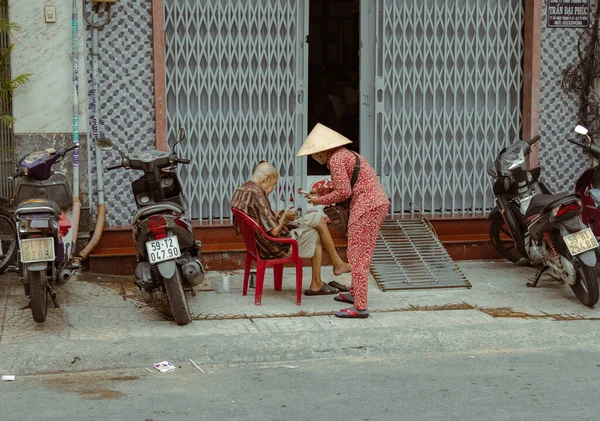 Cidade Chi Minh Vietnã Novembro 2022 Idosa Vestido Tradicional Vietnamita — Fotografia de Stock
