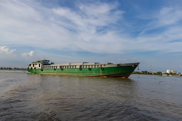 胡志明市 2022年11月9日 靠近西贡的湄公河货船 湄公河三角洲的货物运输 湄公河三角洲的货船 停泊在褐色水中的货船 — 图库照片