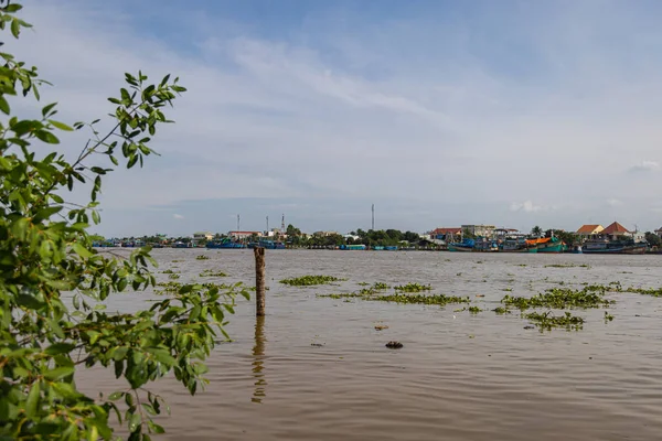 胡志明市 2022年11月9日 湄公河全景 湄公河三角洲河岸上的渔船 日落时的渔村 — 图库照片